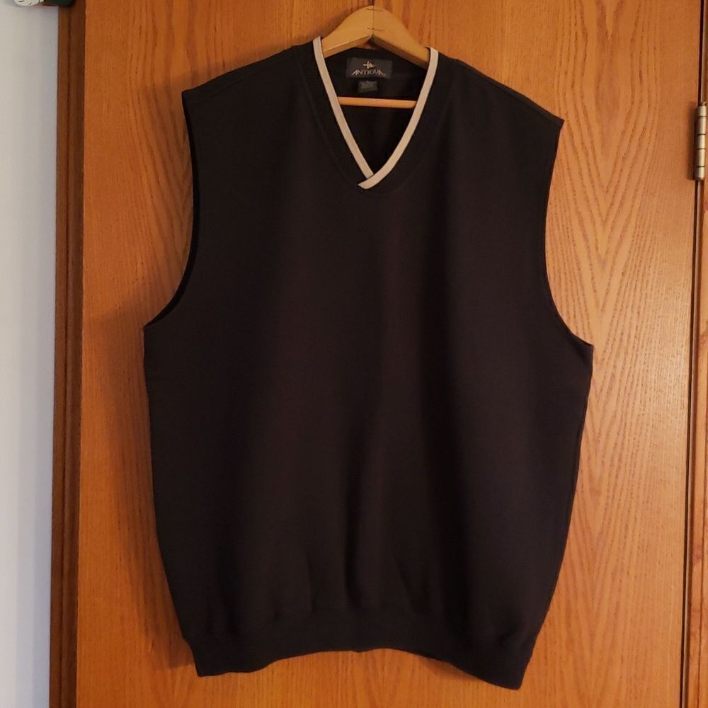 Very Nice Thick and Warm Antigua Black Golf Sweater Vest Sz L